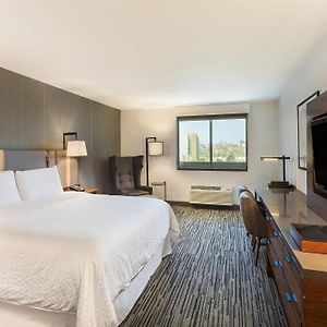 Deluxe Room Larger Guest room 1 King City view